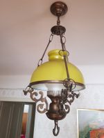 Lustre en métal et verre en bon état.