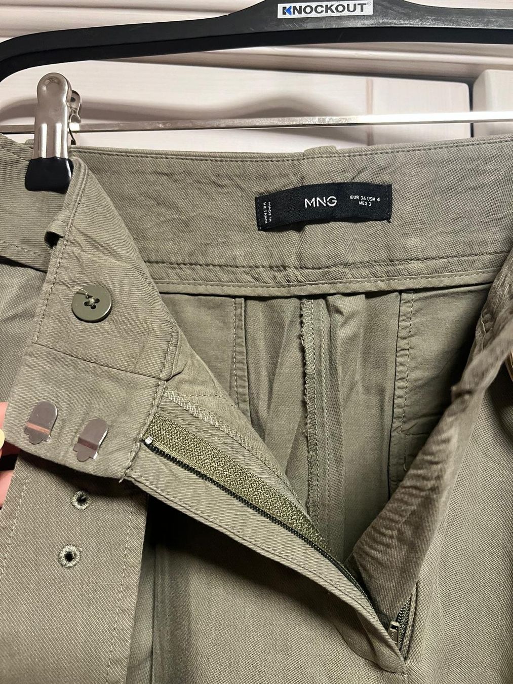 Mango Pantalons: Leichte Stoffhose Mango – D'occasion à Muhen par lau_7wcq 1
