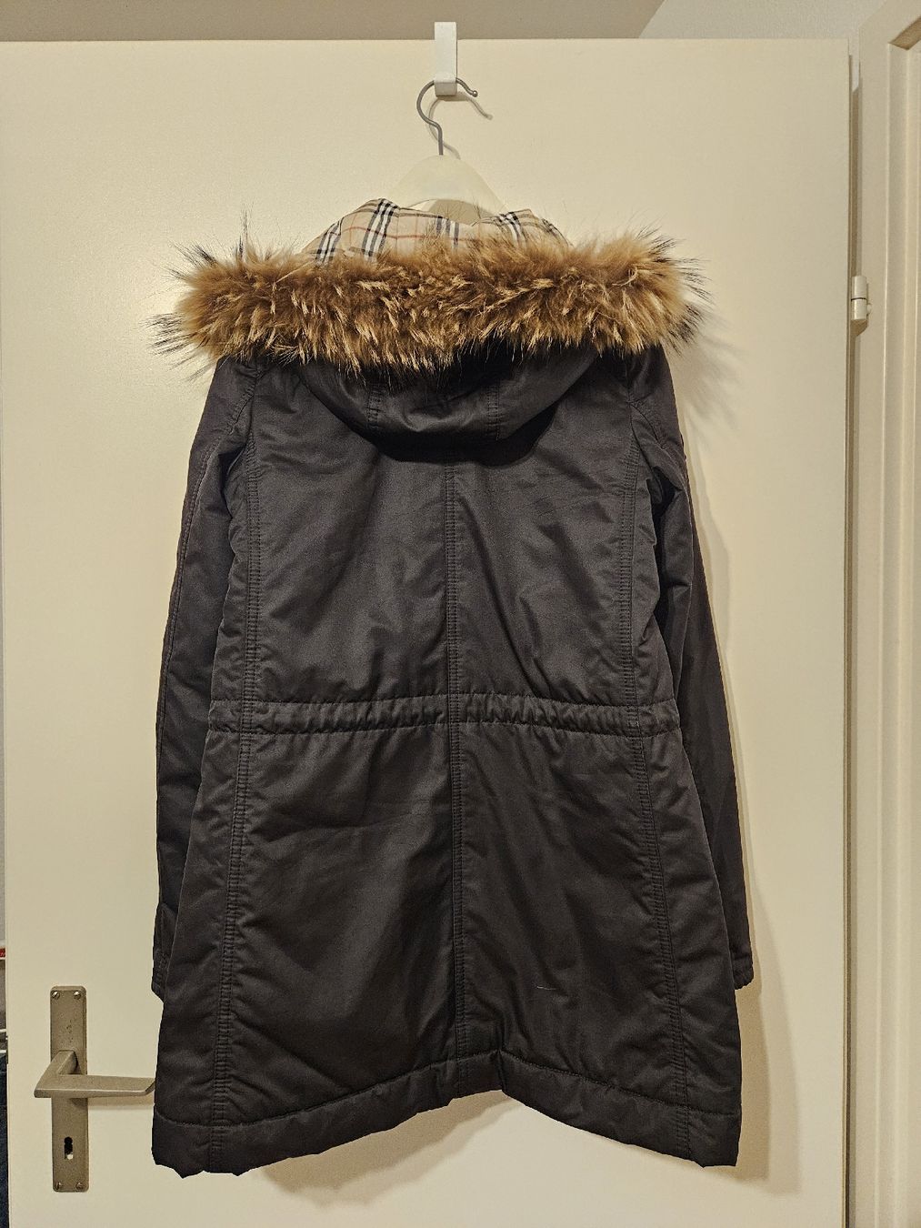 Burberry Giacche: Burberry Blue Label Daunenjacke – Usato da Dietlikon venduto da kon_2d9n 1