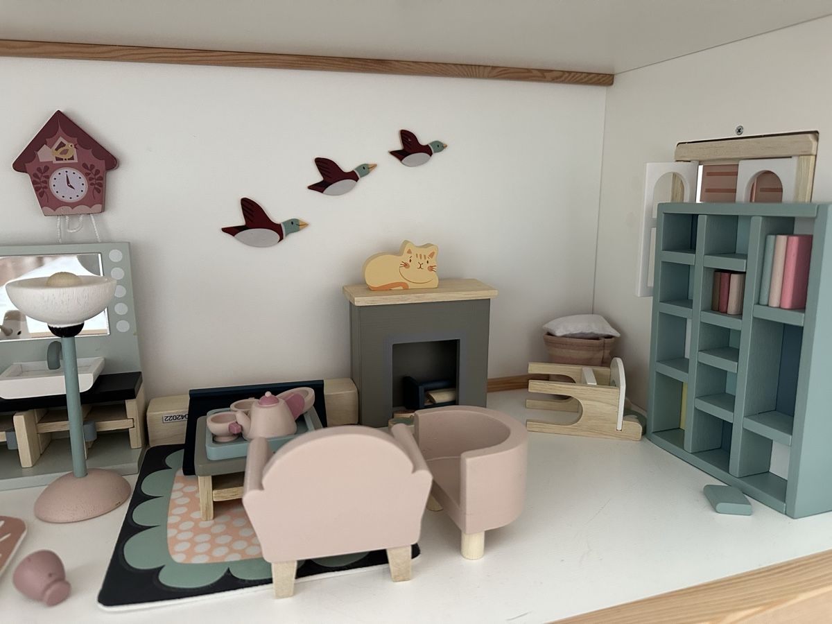 Case e mobili per bambole: Echtholz Tender Leaf Puppenhaus – Nuovo (secondo la descrizione) da Rudolfstetten venduto da dan_l9yq 2