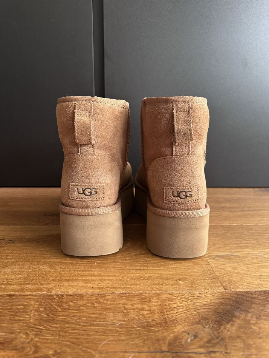 Ugg Chaussures femmes: UGG Classic Mini Platform Boots  – D'occasion à Siebnen par Hannakch 1