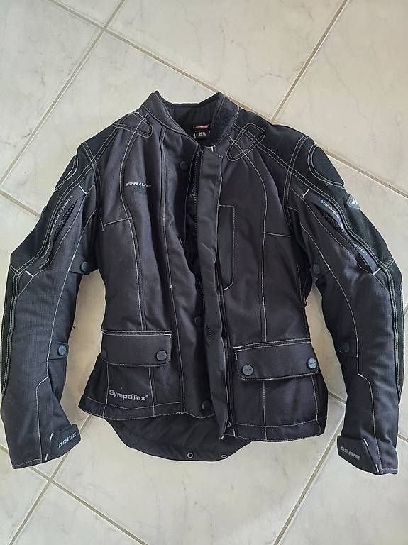 Jacken: Motorrad Damen Jacke Polo Drive – Gebraucht aus Heimberg von Cpidu