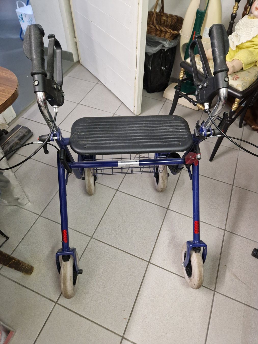 Aides à la marche: Rollator (Kaphingst) – D'occasion à Basel par TheThimmins