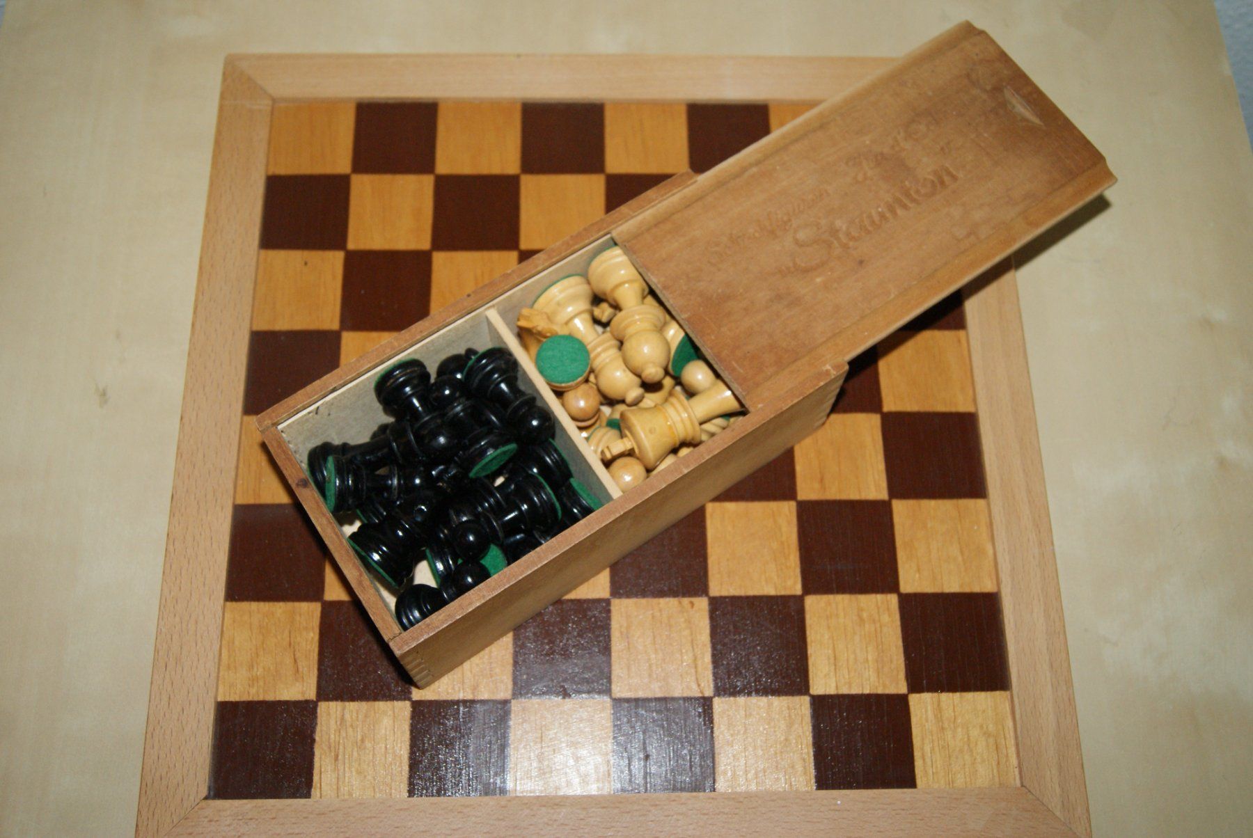 Giochi: Schach mit Staunton Figuren – Usato da Zürich venduto da Widi1 8