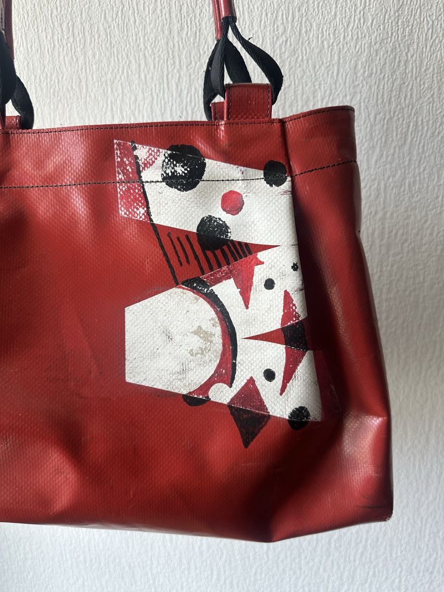 Freitag Borse: Sac cabas Freitag rouge et blanc – Usato da Yverdon-les-Bains venduto da Laureetlargent 4