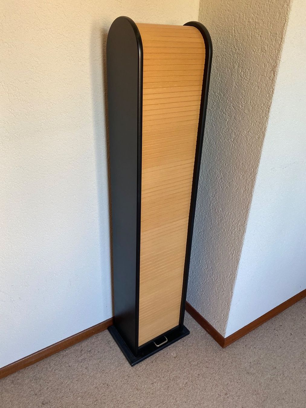 Armadi: Rollladenschrank – Usato da Bern venduto da TiSto