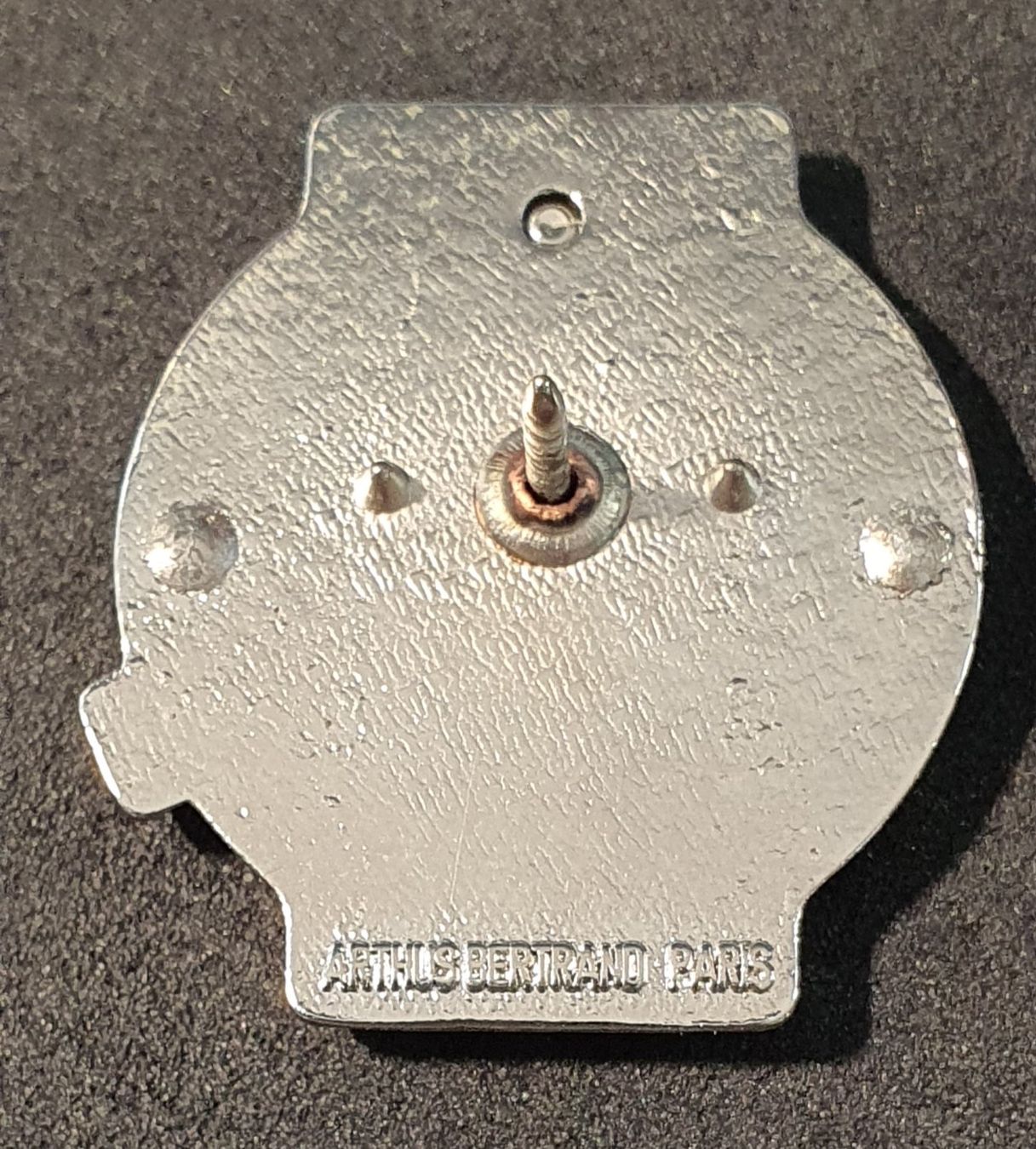 Placchette & Badge: Z107 - Pin Uhr FILA – Usato da Reinach BL venduto da Boston-Verkauf 1