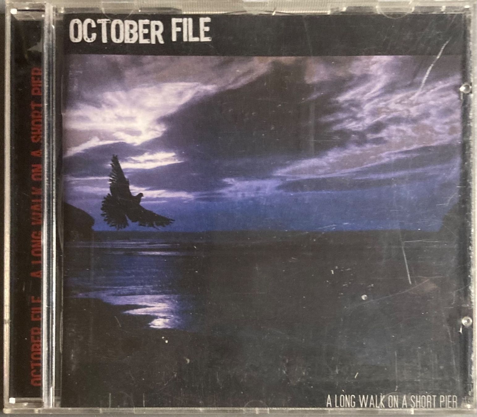 Schallplatten: OCTOBER FILE - A LONG WALK ON A SHORT PIER – Gebraucht aus Poliez-Pittet von Newtown-Records
