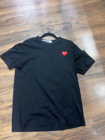 PLAY COMME des GARCONS T Shirt rot Herz Logo schwarz XL