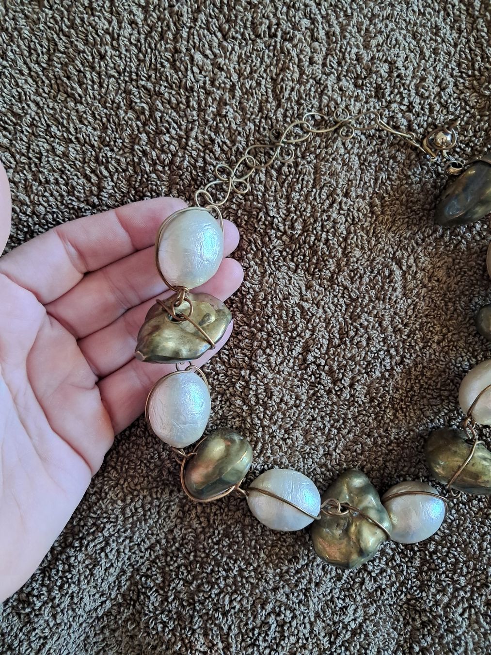 Catenine: Collier perles blanches et pierres dorées – Usato da Aubonne venduto da erinrose 3