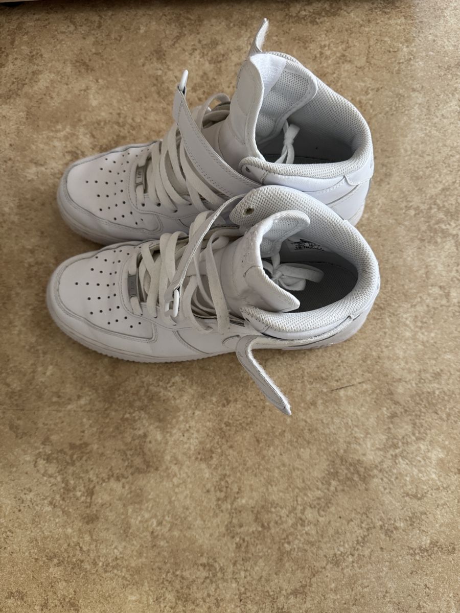 Nike Scarpe da uomo: Nike Air Force 1 High, Grösse 42.5 – Usato da Winterthur venduto da bargainhunter1 1