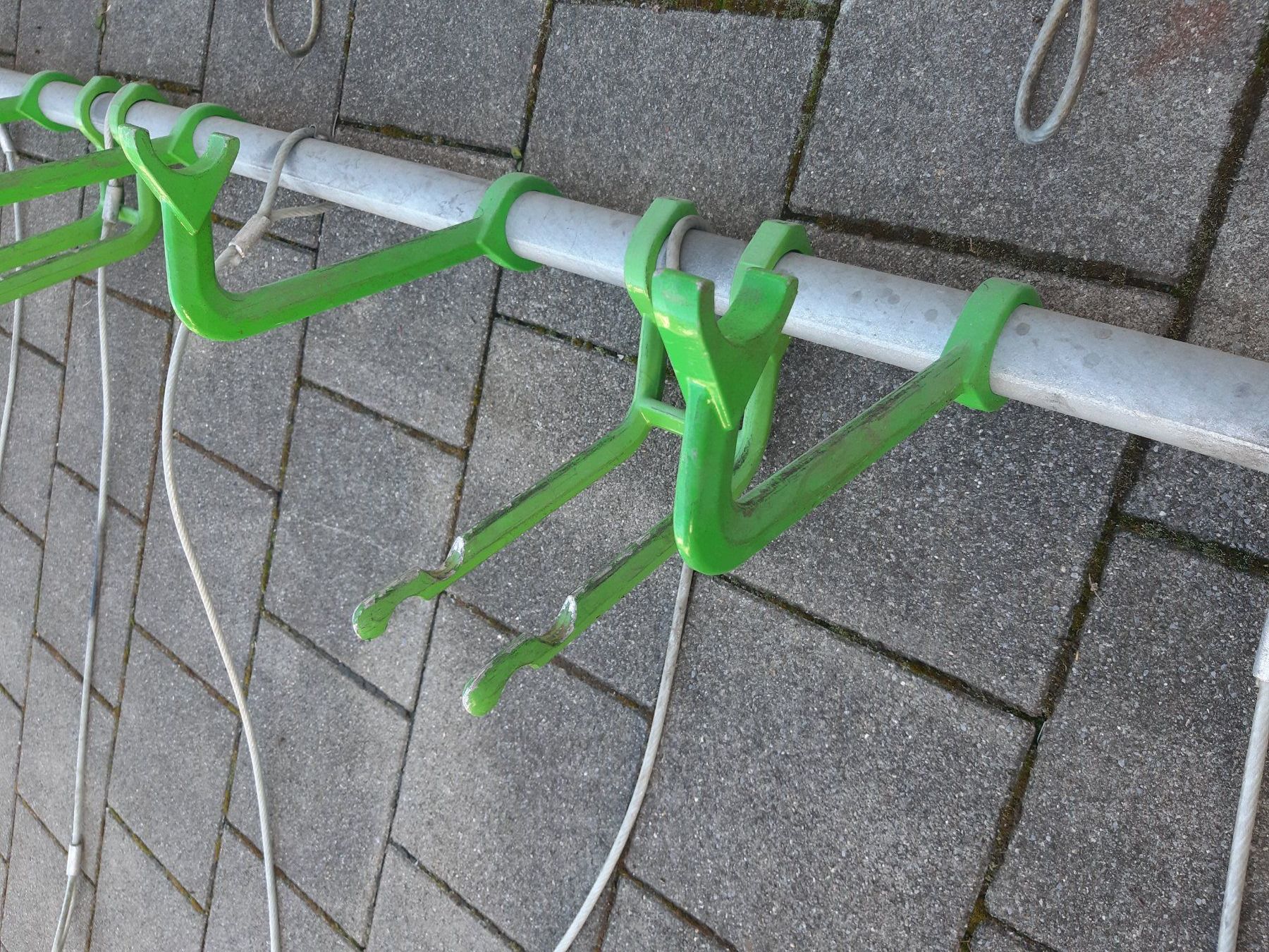 Supporti per biciclette: Velorechen Veloaufhängung velopa, 2 x 9 Plätze, 762cm – Usato da Volketswil venduto da bauteilverwerter 3