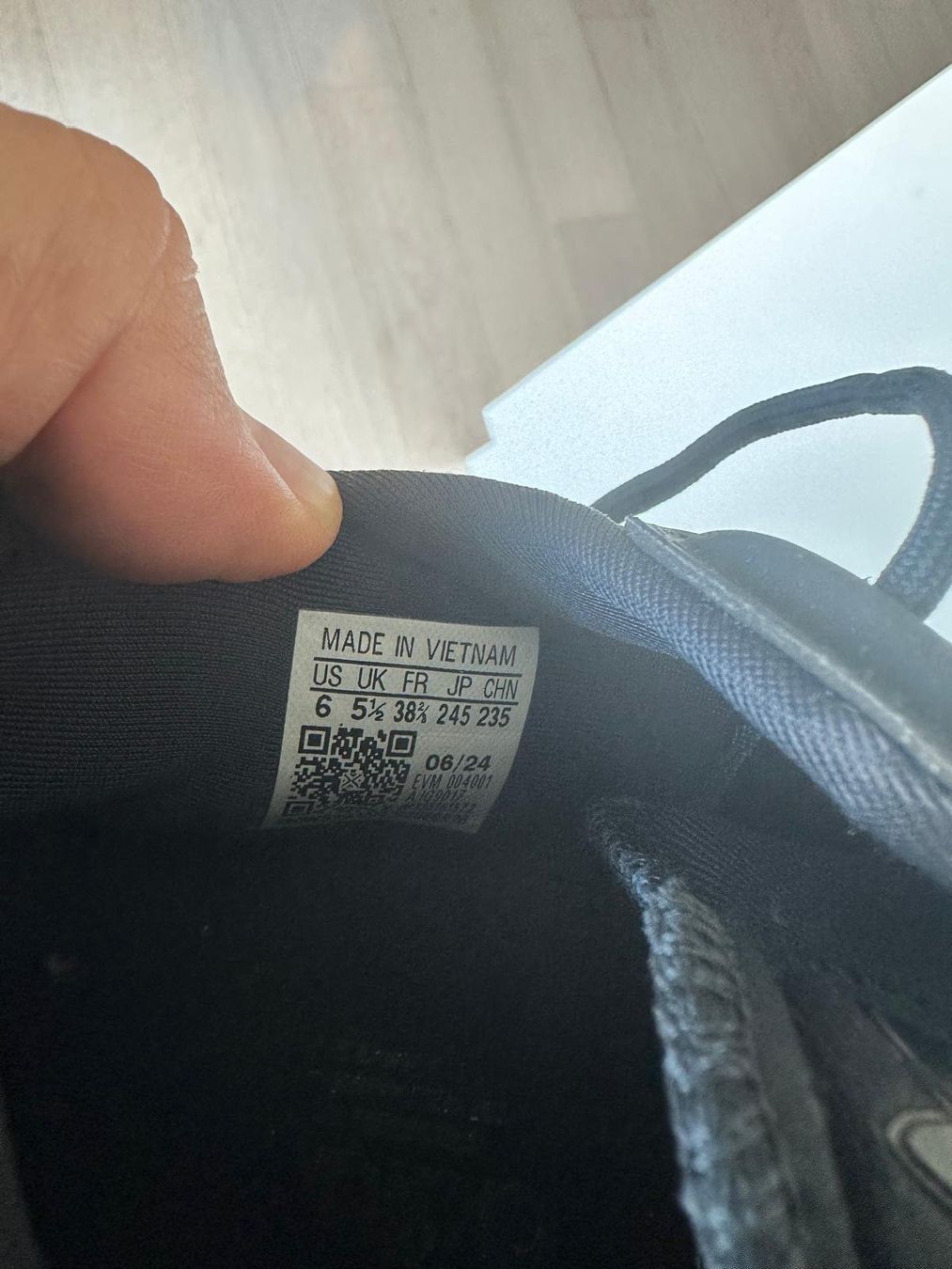 Adidas Scarpe da uomo: Adidas Ozweego sneakers 38 2/3 – Usato da Kriens venduto da tom_hjc5 1