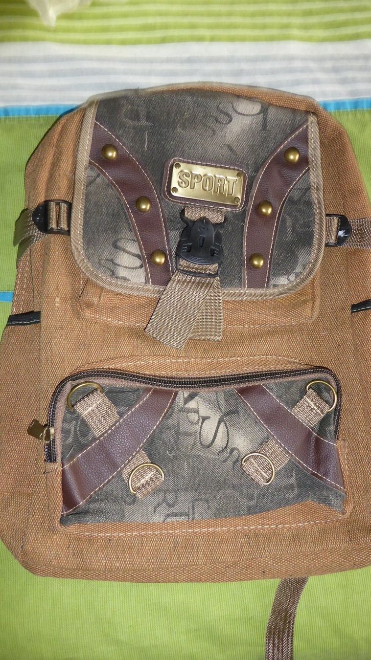 Rucksäcke: Lässiger Rucksack NEU 50cm Handtasche – Neu und originalverpackt aus Sargans von Benziner