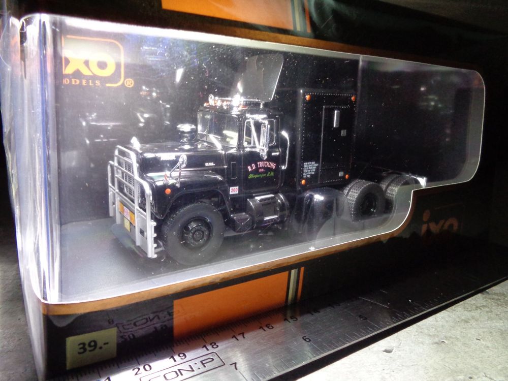 Mack R-Series 1966 - 1:43 - IXO Models