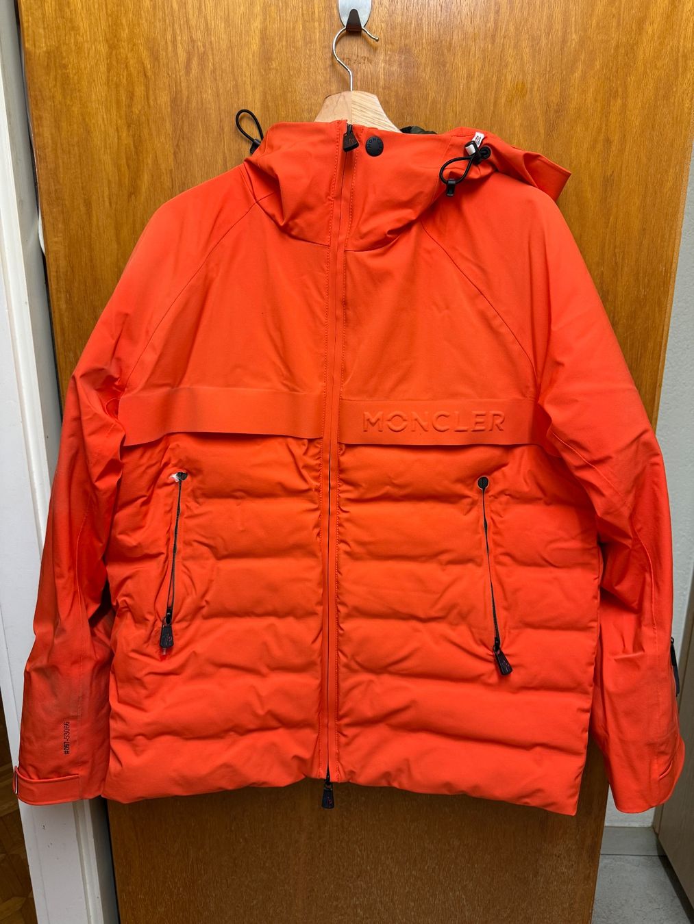 Moncler Jacken: Originale Moncler Grenoble Skijacke – Gebraucht aus Wollerau von kre_8jbk
