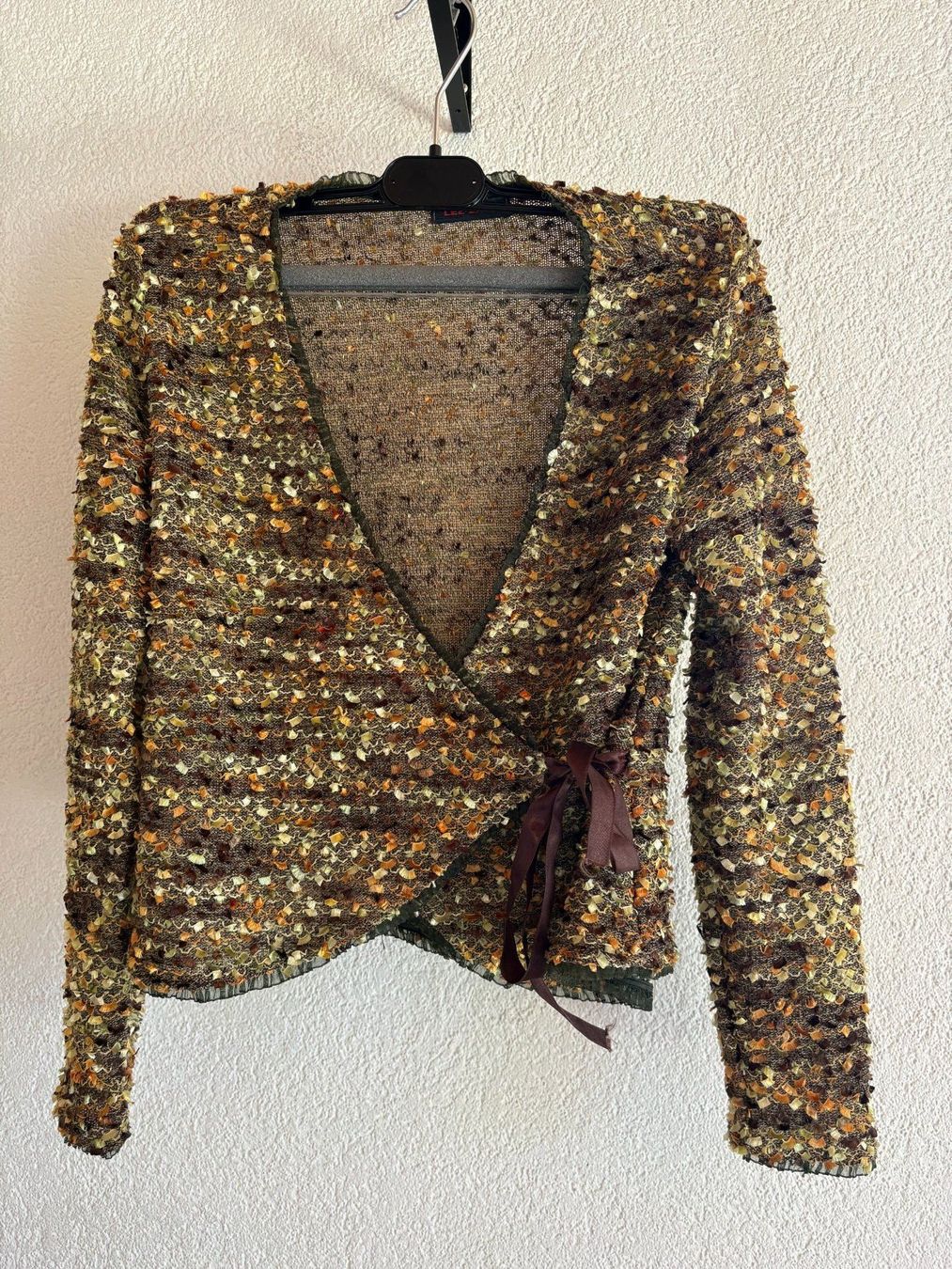 Camicette: Lee-land textured wrap-style blouse – Usato da Fribourg venduto da georgeabottino
