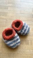 Baby Geschenk, handmade gefilzte Finkali 