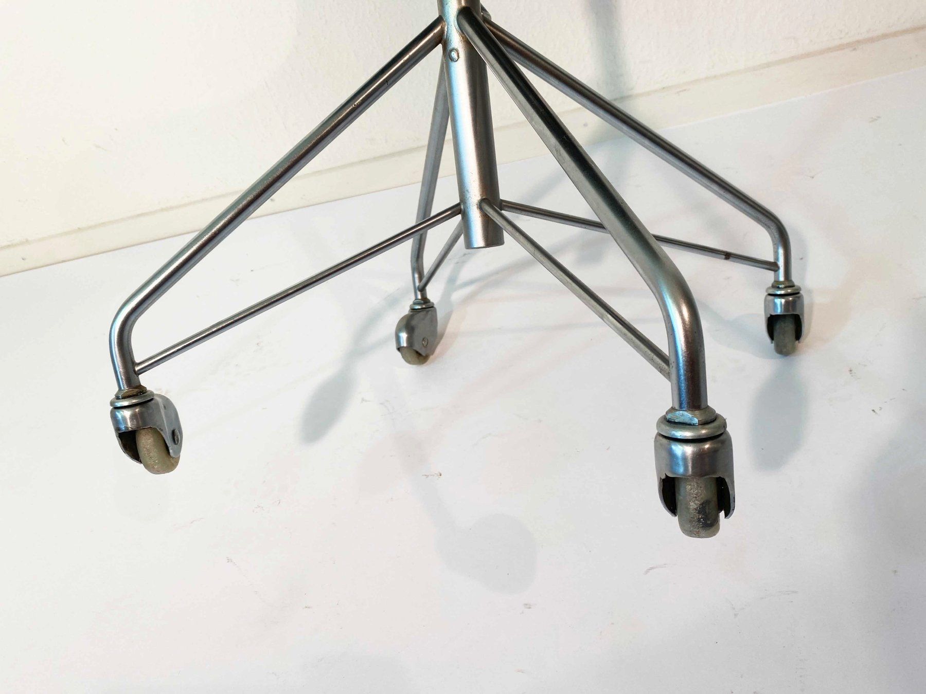 Fritz Hansen Chaises: Arne Jacobsen Model 3117 – D'occasion à Beringen par Kultgut 6