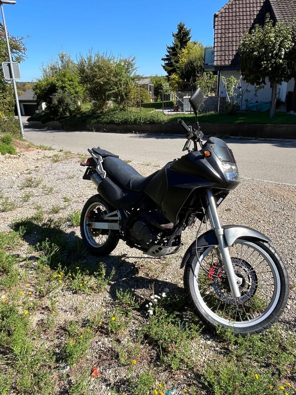Suzuki Enduro: Suzuki DR 650 RSE – Usato da Bern venduto da studi0816 2