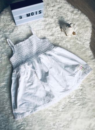 Robe, comme neuve, 3 mois