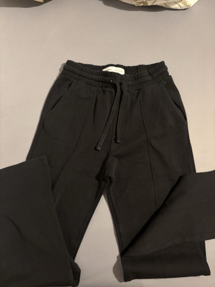 Bershka Pantaloni: Pantalon training noir Bershka – Usato da Chêne-Bougeries venduto da sor_9rzp