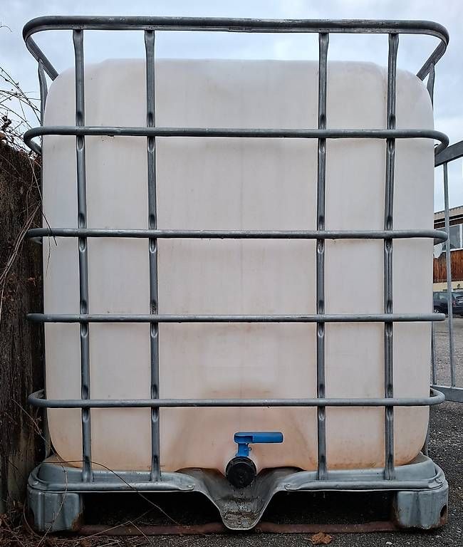 Abreuvoirs & Auges: Wassertank / Kunststoff-Tank / Container – D'occasion à Tagelswangen par her_vhc2