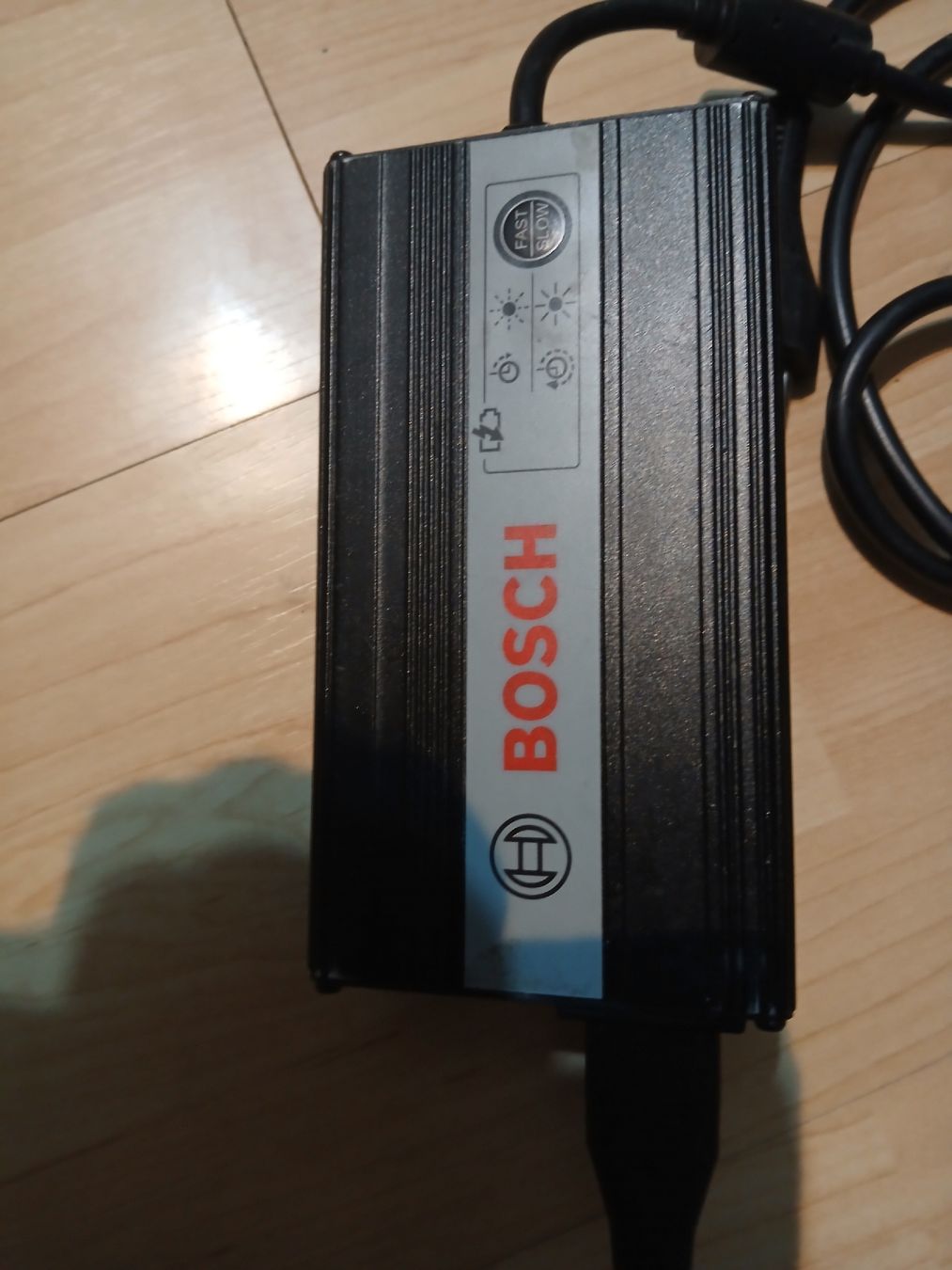 Bosch Chargeurs: Bosch Ladegerät – D'occasion à Oberwil BL par Giwa