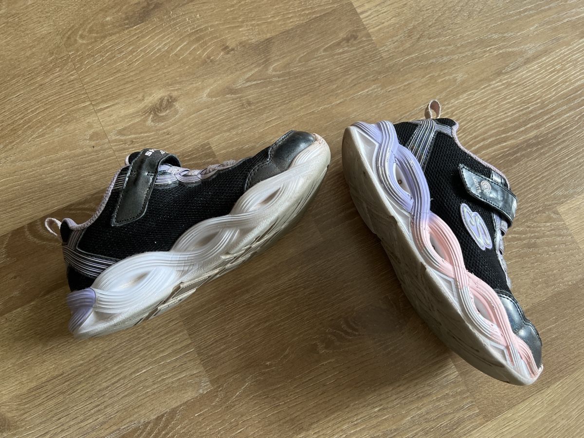 Schuhe für Mädchen: Schuh-Paket Mädchen, Gr. 33 – Gebraucht aus Zuchwil von Commander0 8