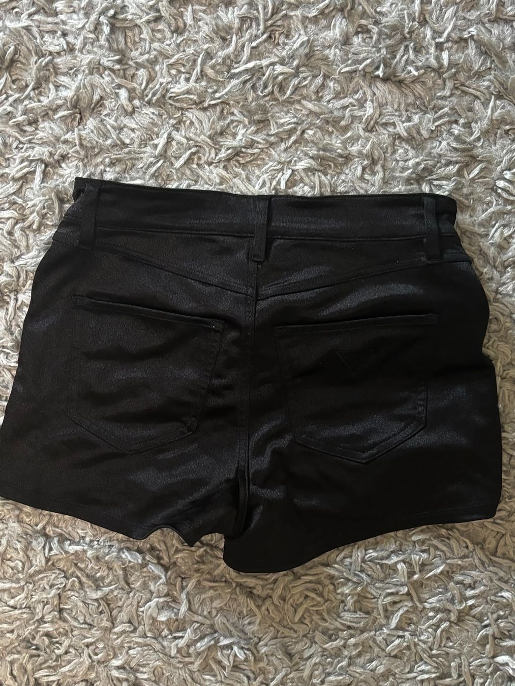 Guess Pantalons: Short Guess noir élégant, taille 34 – D'occasion à Zürich par dil_mdn7 2