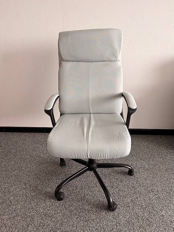 Chaises: Bürostuhl hellgrau – D'occasion à Flumenthal par sel_p6q7
