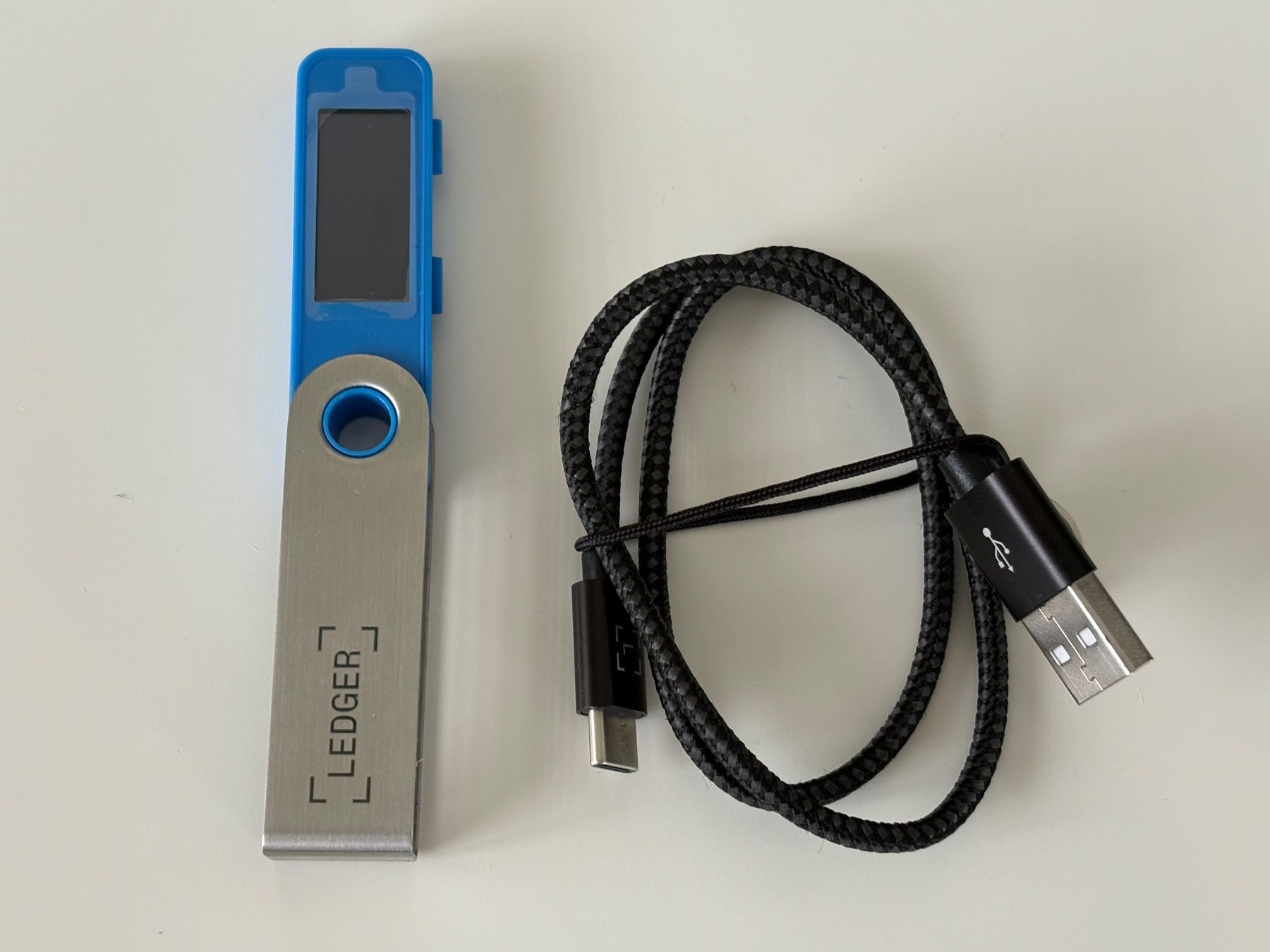 Ledger Coin Miner: Ledger Nano S Plus - Portefeuille crypto SÉCURISÉ – Usato da Lausanne venduto da opi_92cn 2