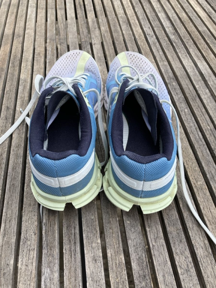 On Chaussures femmes: Laufschuhe ON Cloud, Grösse 37.5 – D'occasion à Saanen par mia_vogr 2