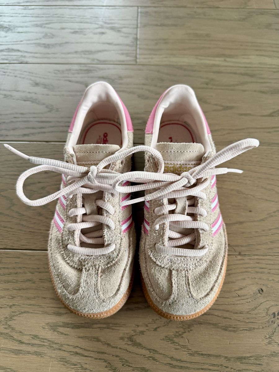 Adidas Chaussures filles: Adidas Gr.30 – D'occasion à Uster par morena01 1