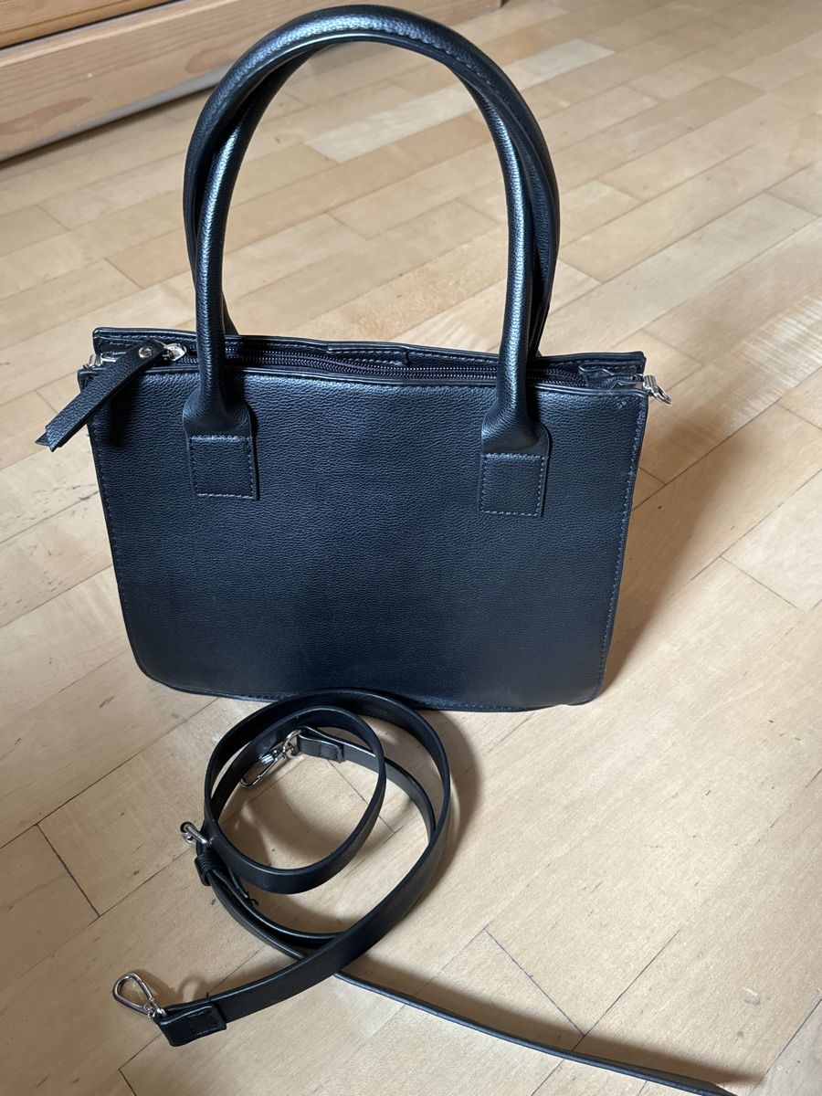 Borse da donna: Schwarze Handtasche – Usato da Hergiswil NW venduto da kaufe_at_kaufmann 2
