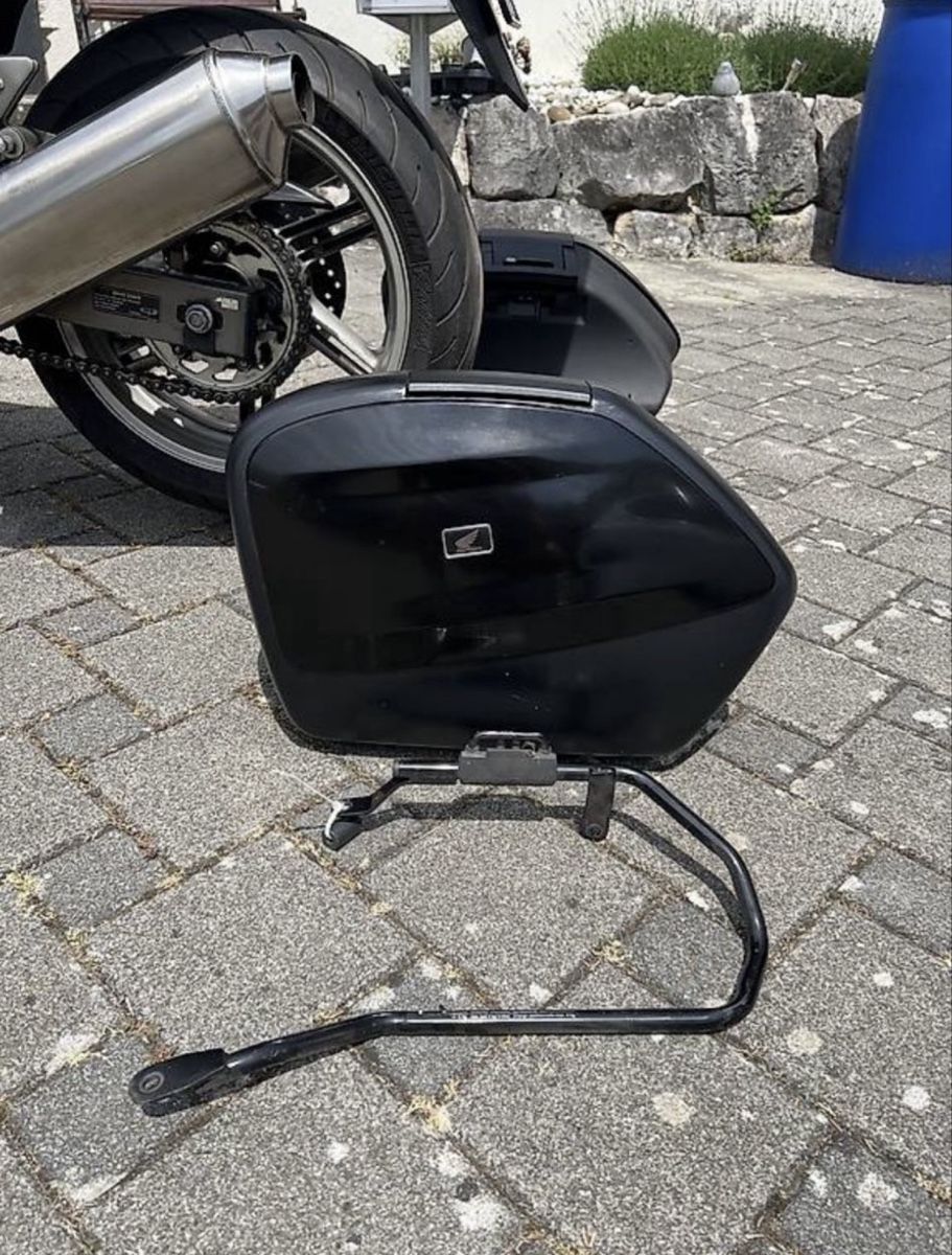 Honda Strada: Honda CBF 1000A Inkl. Topcase/Seitenkoffer – Usato da Biel/Bienne venduto da Monroe222 3