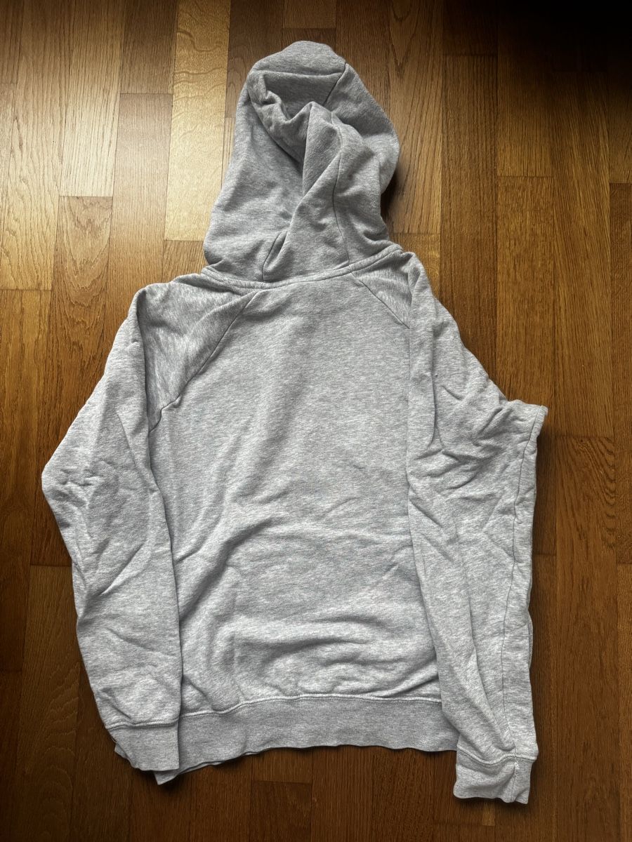 Nike Pullover & Sweatshirts: Nike Hoodie Grau, Grösse S – Gebraucht aus Rorschach von 5TORO5 1