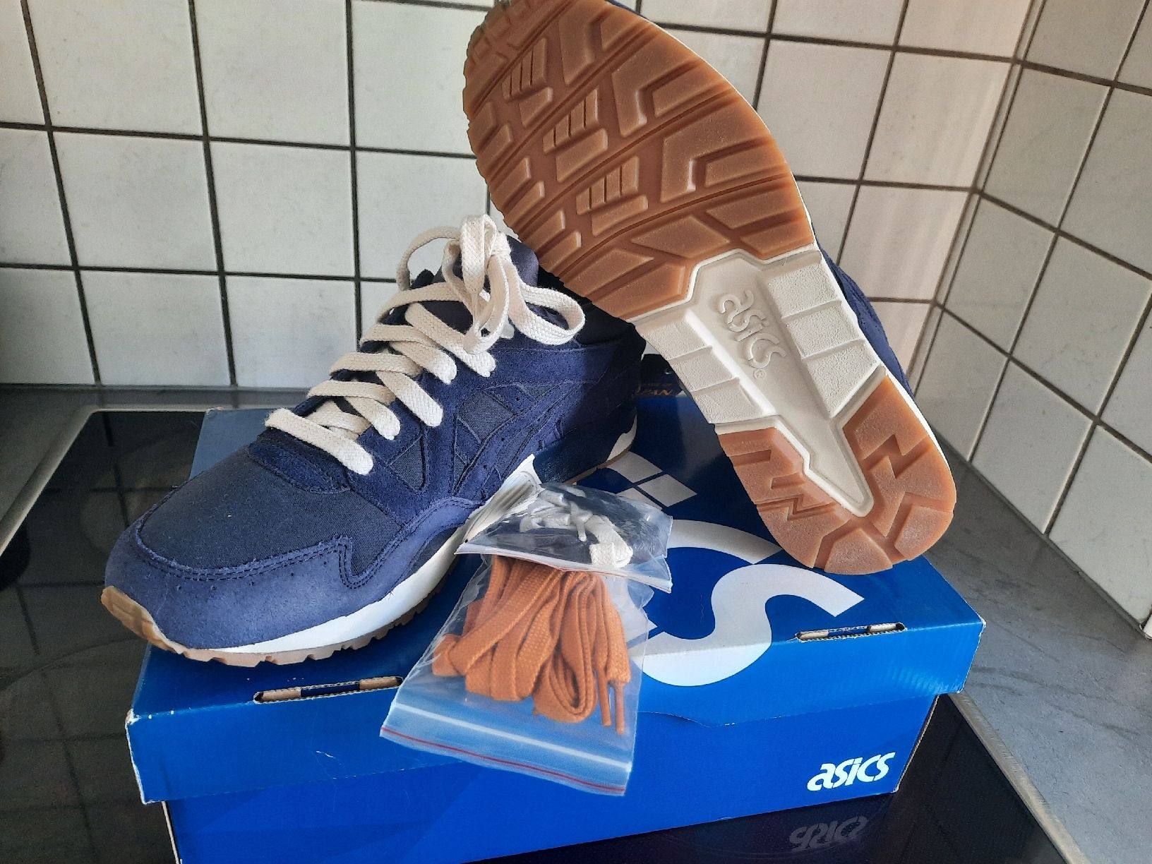 Asics Scarpe da uomo: ASICS,  Made in JAPAN. Pointure 44. – Nuovo e nell'imballaggio originale da Le Locle venduto da marylise01 1