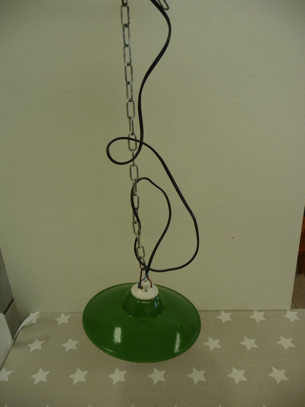 Lampade: alte Emaille Lampe grün / weiss – Usato da Rafz venduto da Powacaddy 1