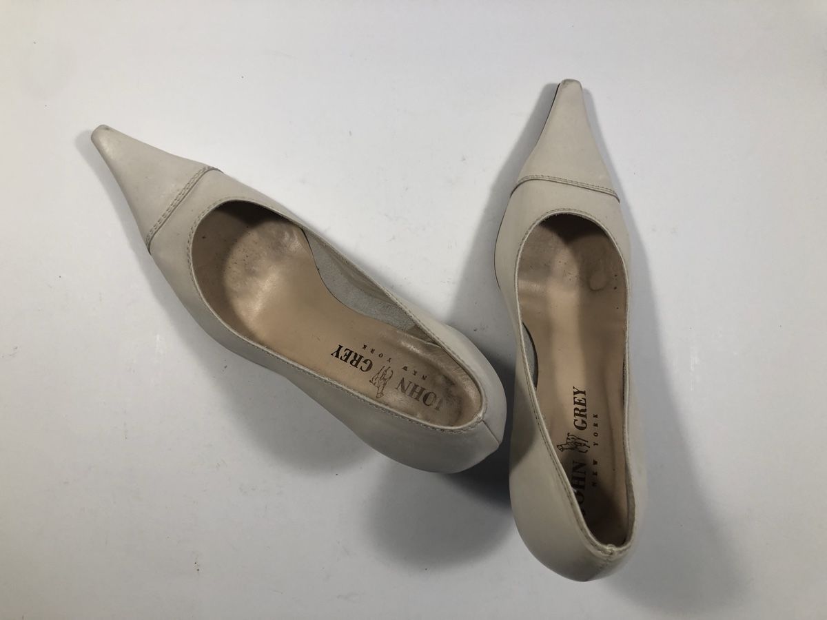 Scarpe da donna: Echtleder Pumps Creme von John Grey Gr. 40 – Usato da Bern venduto da Etzy 1