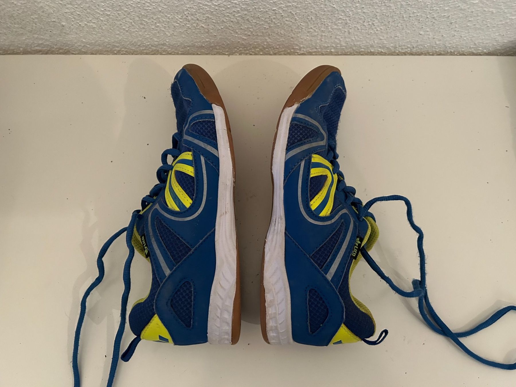 Scarpe da uomo: Kinder Hallenschuhe, Grösse 36 – Usato da Buttisholz venduto da PIOTRCH