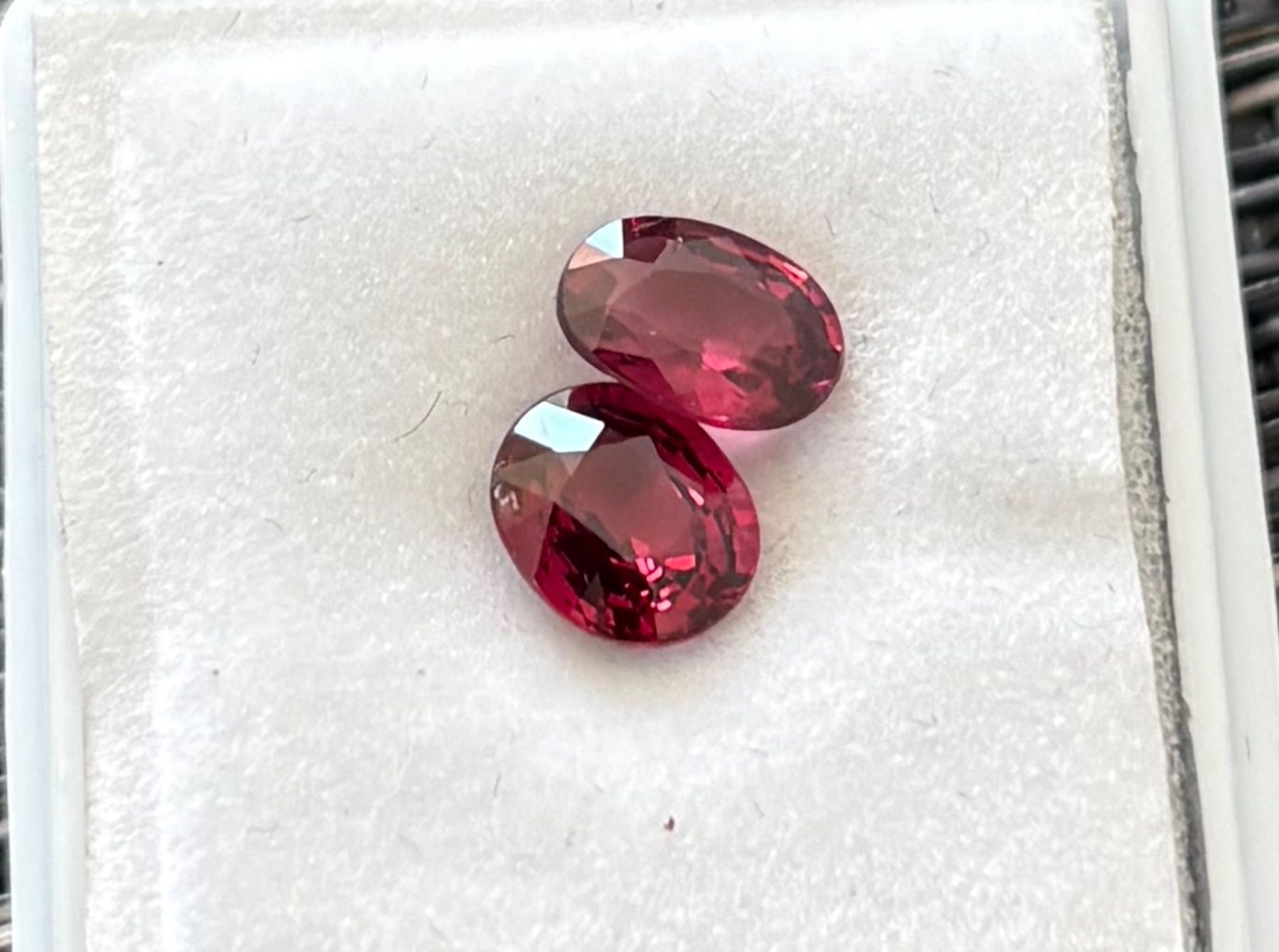 Pietre preziose: Granat, 2 Stücke, Total 2 ct. – Usato da Brugg AG venduto da lau_9rvy