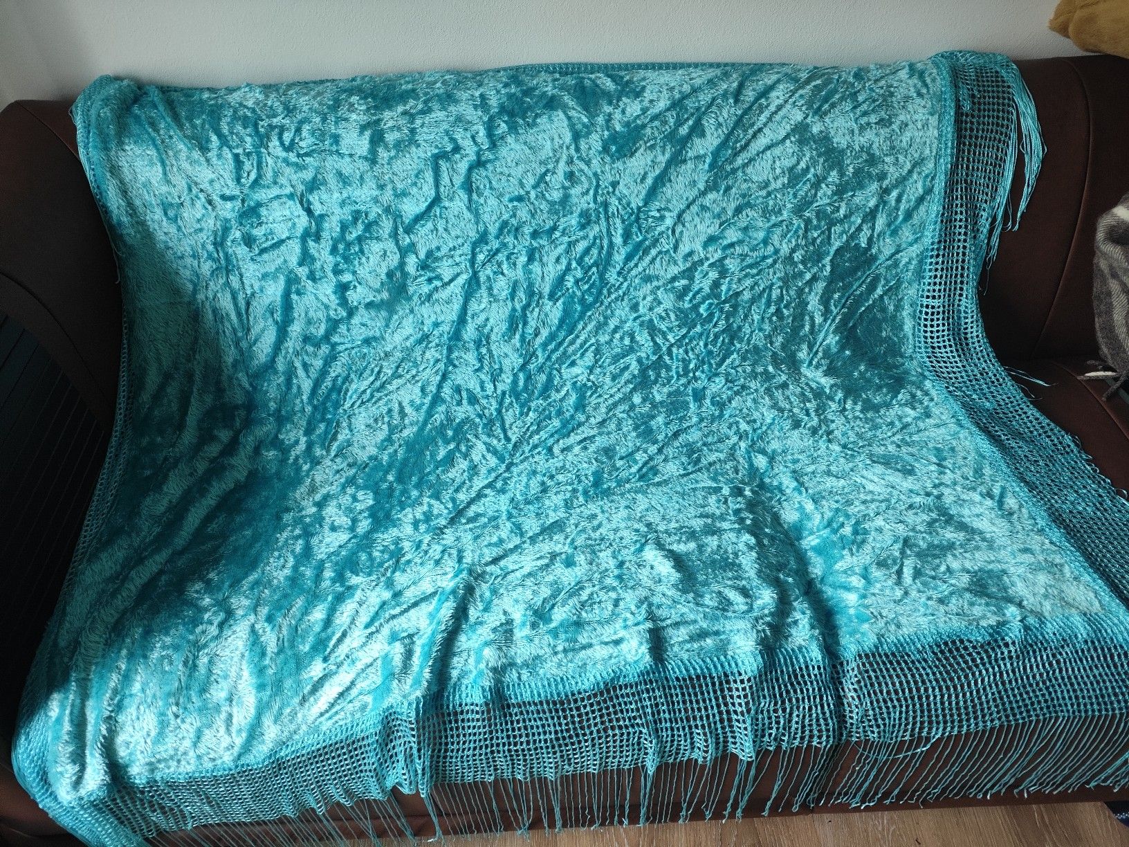 Coperte: Türkisfarbene Samtdecke mit Fransen – Nuovo e nell'imballaggio originale da Winterthur venduto da Ajcps