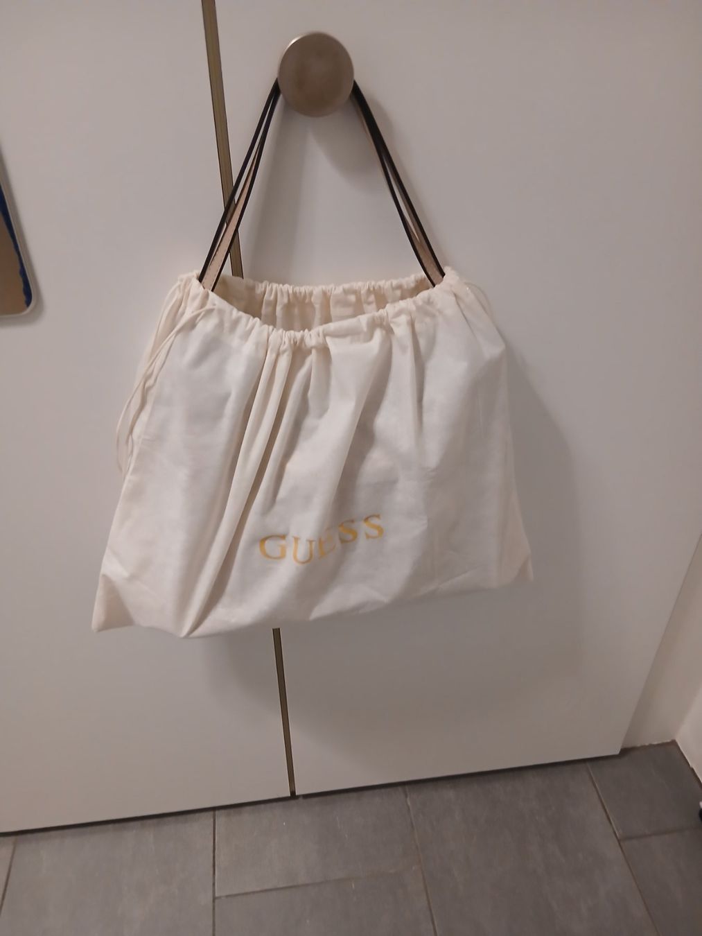 Guess Borse da donna: Guess Schultertasche – Nuovo (secondo la descrizione) da Birsfelden venduto da coccobello03 6