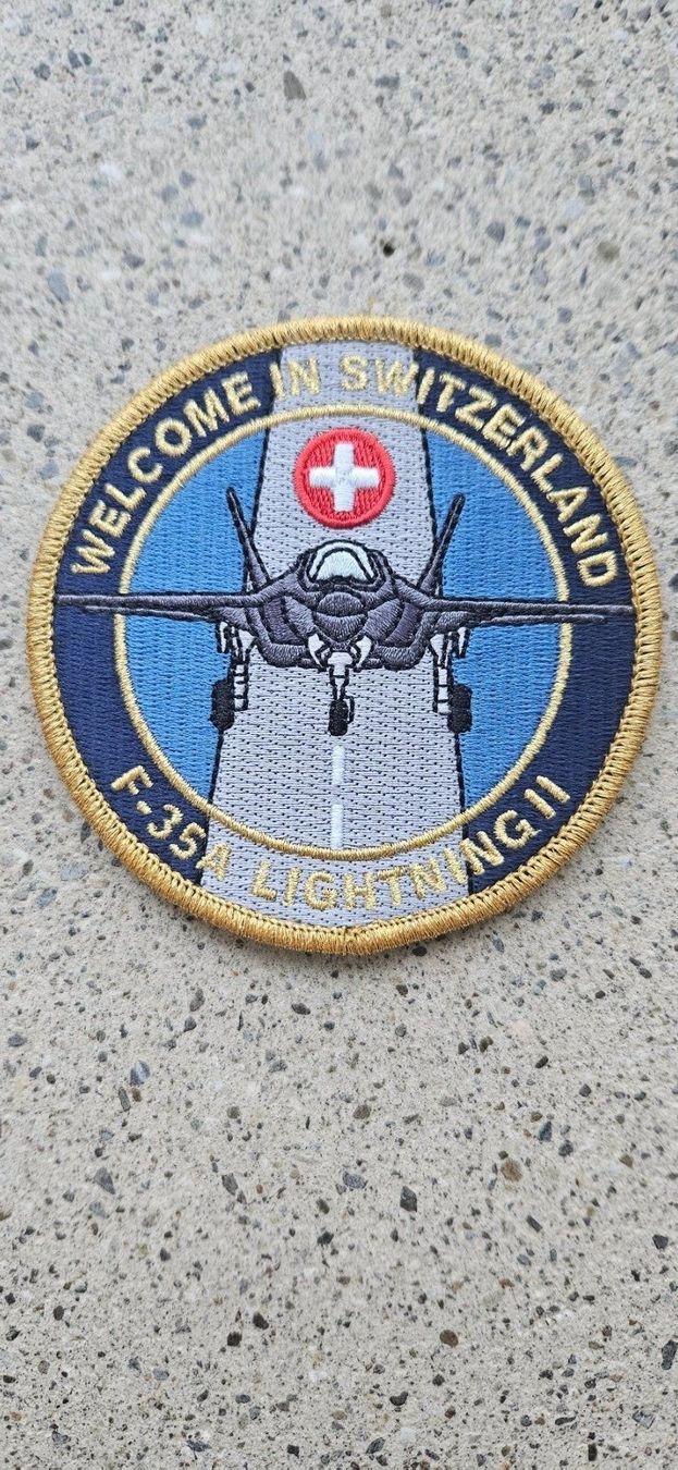 Schweizer Armee Plaketten & Abzeichen: *** Badge Luftwaffe F35  mit klett *** – Neu und originalverpackt aus Riedholz von fr_sIruP