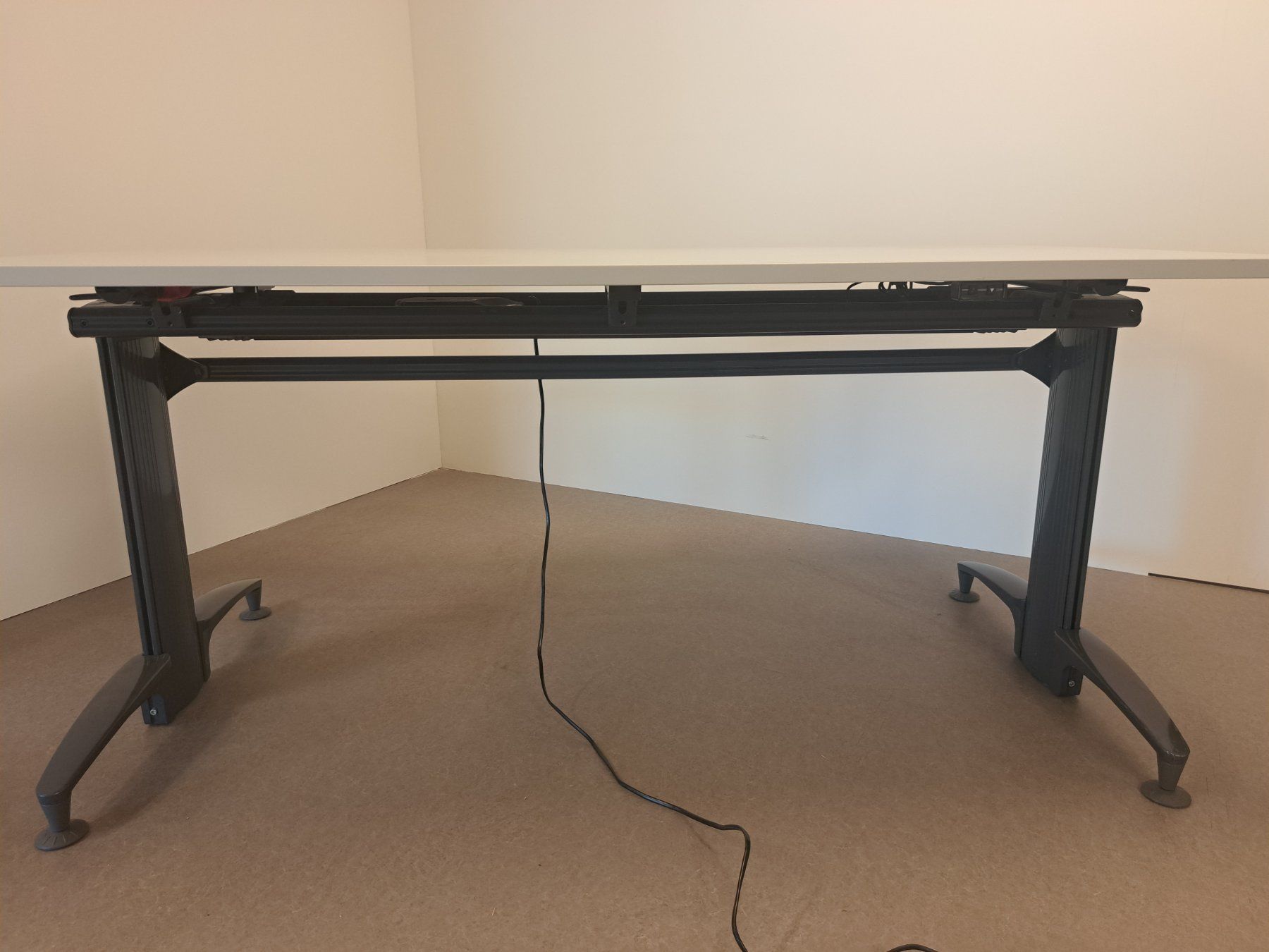 Scrivanie: SITAG Stehtisch Elektrotisch/ Bürotisch – Usato da Belp venduto da deal-now 1