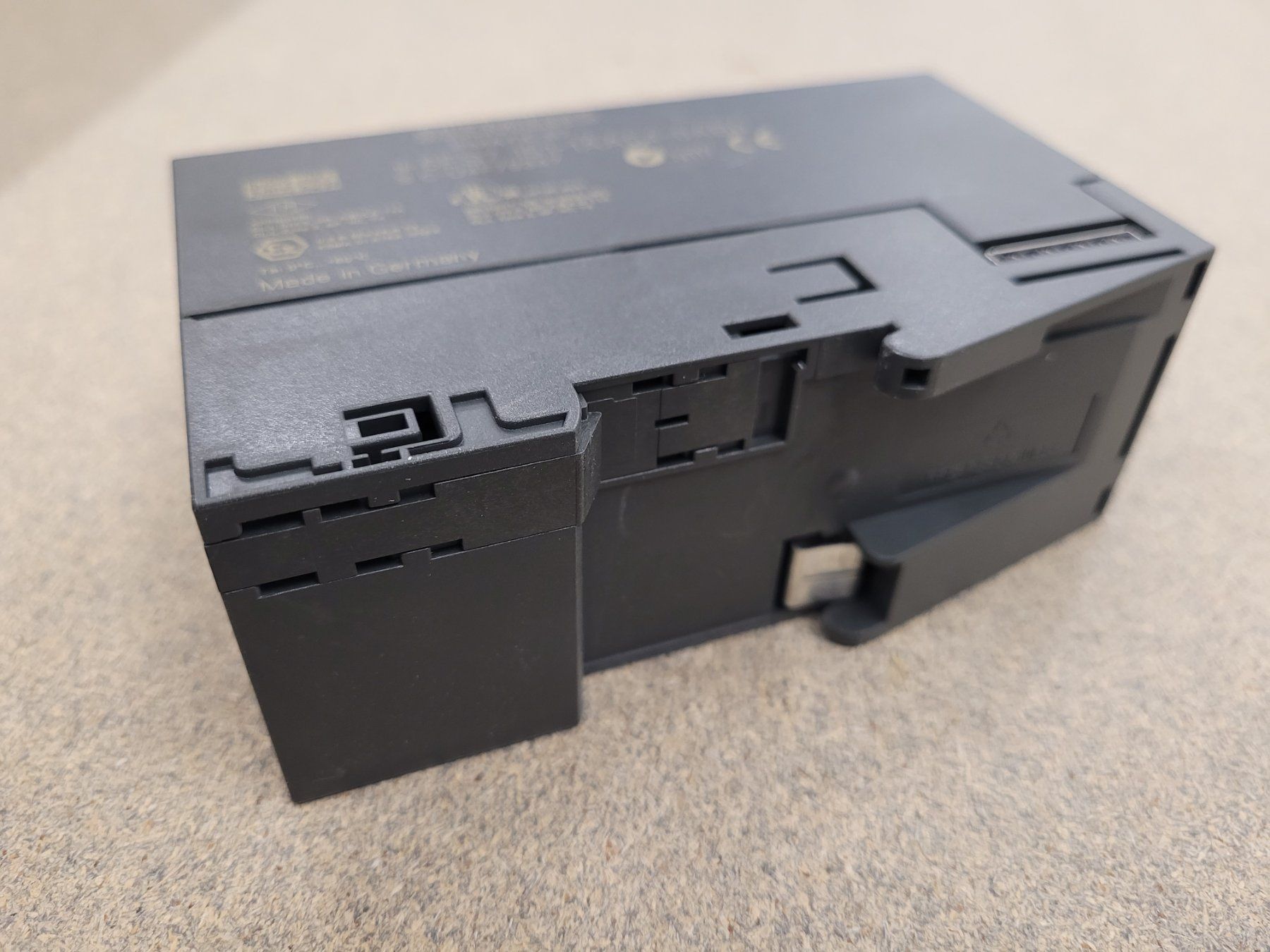 Siemens Componenti elettronici: Siemens SPS Profibus ET 200S / 6ES7 151-1AA04-0AB0 – Usato da Vitznau venduto da Night-Fire 2