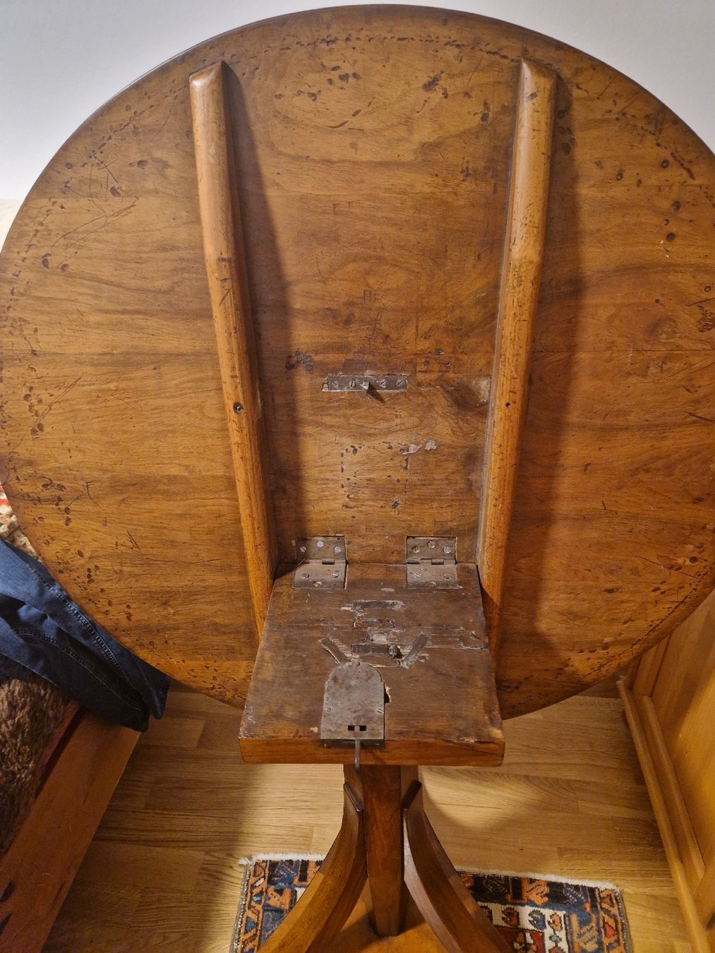 Tavoli: Nussbaum Tisch antik – Usato da Wahlen b. Laufen venduto da Martin350 5