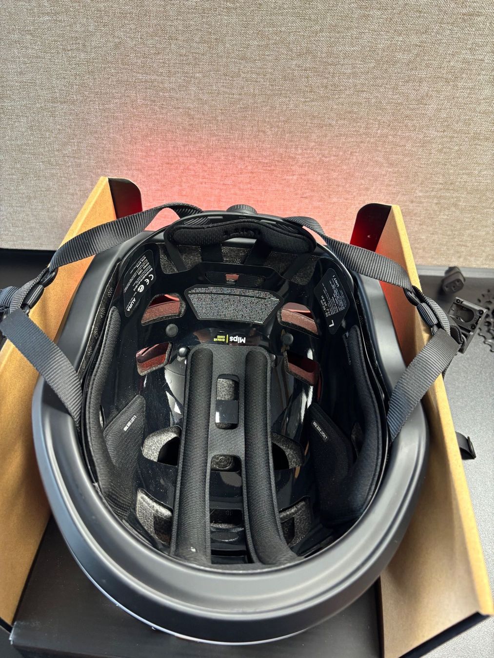 Helme: UNIT1 Aura Helm Mips L – Neu (gemäss Beschreibung) aus Lachen SZ von StickMaster 3