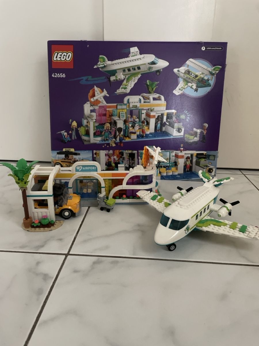 Lego Spielzeuge: LEGO 42656 Flughafen mit Flugzeug – Gebraucht aus Richterswil von Jolipoisson